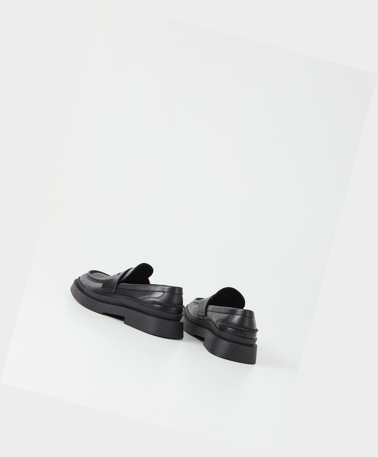 Vagabond Mike Men Loafers Black | 91074-AHDG