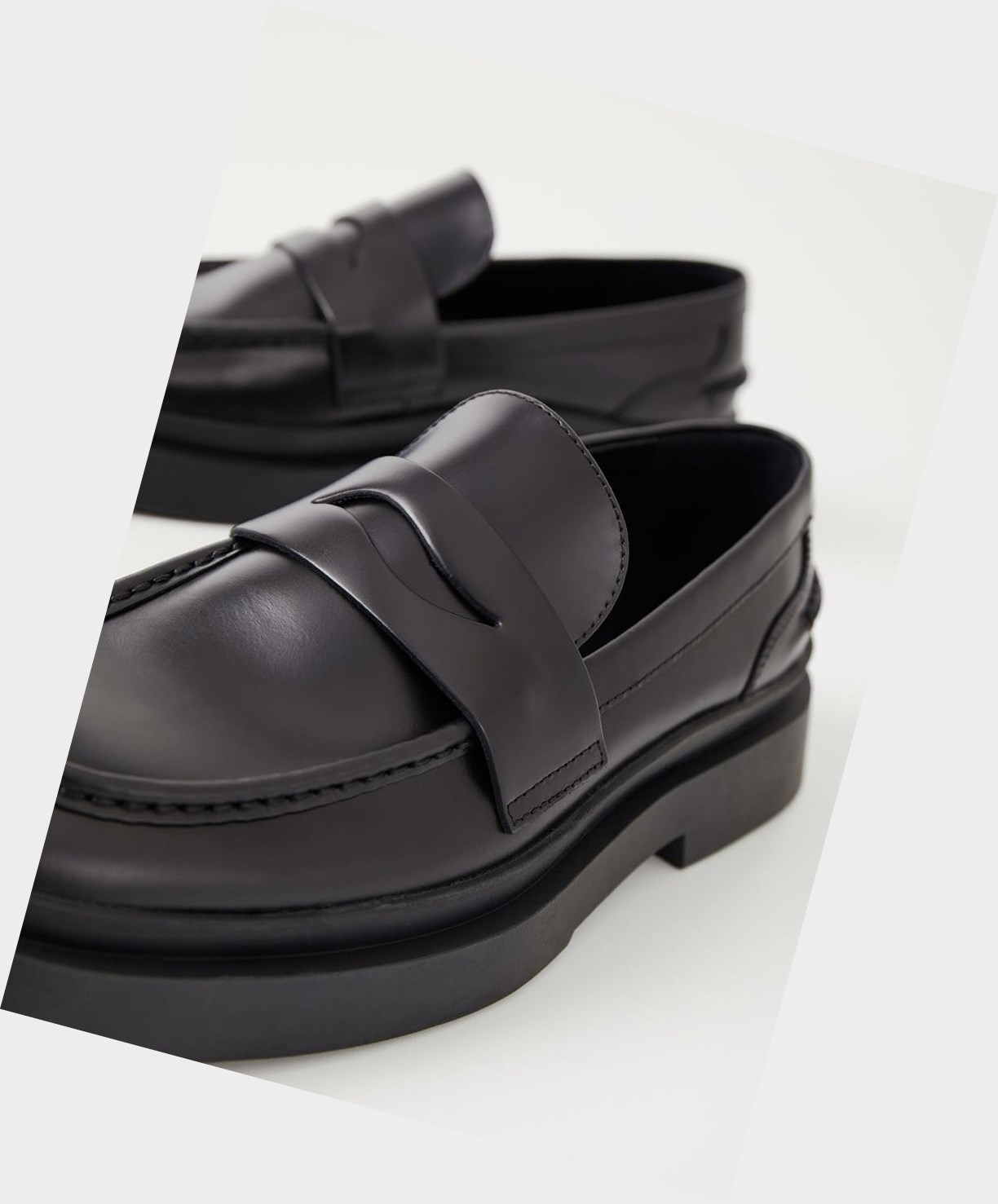 Vagabond Mike Men Loafers Black | 91074-AHDG